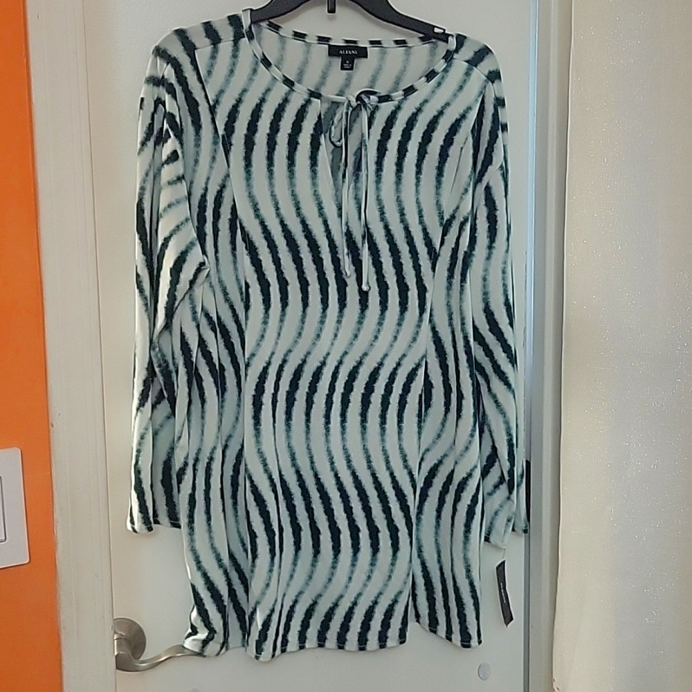 Alfani printed tunic botanic affair. Color Green & cream